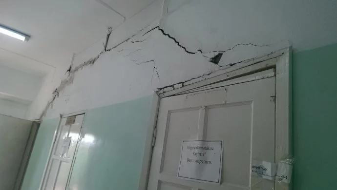 Изображение 1 для В Туркестанской области дети до сих пор учатся в саманных школах