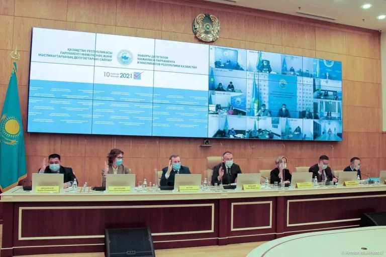 ЦИК зарегистрировал первых наблюдателей и допустил к выборам Народную партию Казахстана и «ADAL» - изображение 1