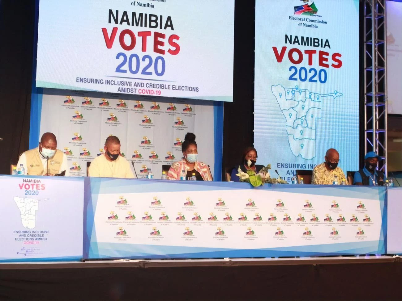 Изображение 1 для В Намибии на выборах люди отдали голоса за Адольфа Гитлера