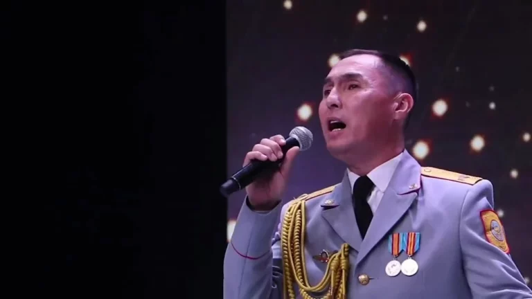 Полицейские соревновались в том, кто лучше споет любимые песни Назарбаева - изображение 1