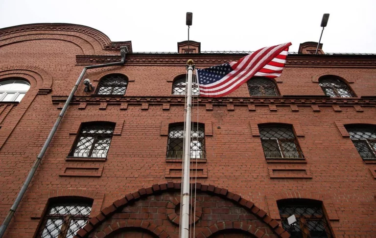 США закрывают два генконсульства в России - изображение 1