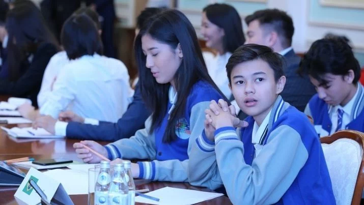 Изображение 1 для С нового года школьники и студенты возобновят занятия оффлайн