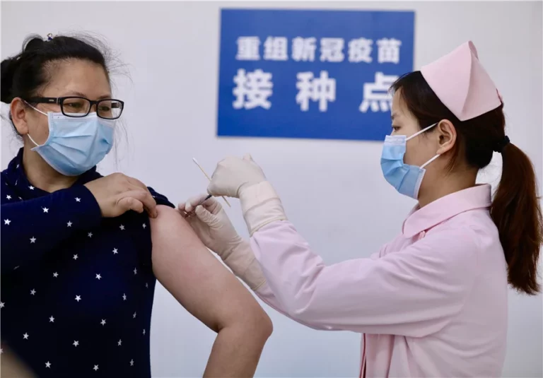 Китай вакцинирует 50 млн человек до середины февраля 2021 года - изображение 1