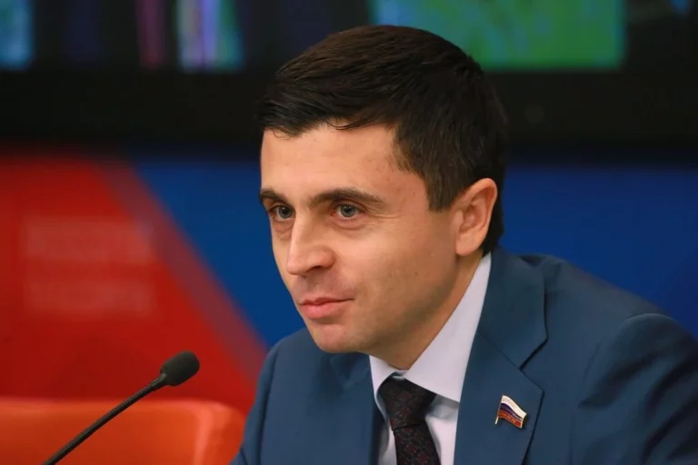 Российский депутат отреагировал на заявление Зеленского о причинах отказа от покупки вакцины - изображение 1