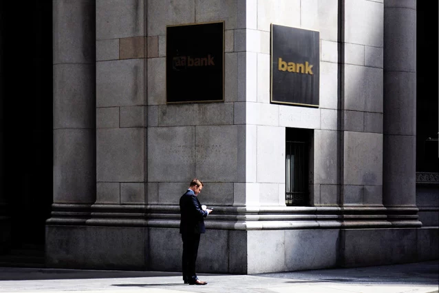 Госслужащим дали срок 6 месяцев, чтобы закрыть иностранные счета - изображение 1