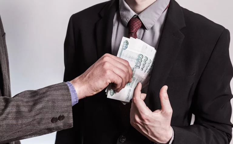 В России коррупционеры задолжали государству 419 млн долларов США - изображение 1