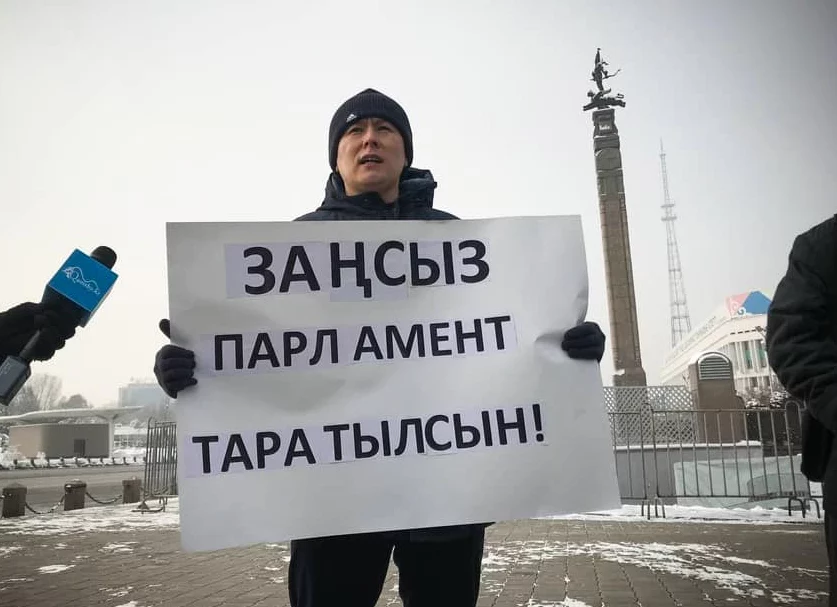 Изображение 1 для Жанболат Мамай призвал депутатов покинуть парламент