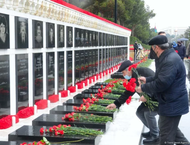 В Азербайджане почтили память жертв трагедии 20 Января - изображение 1