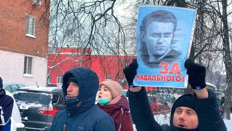 Генпрокуратура России потребовала пресекать призывы Навального на незаконные акции 23 января - изображение 1