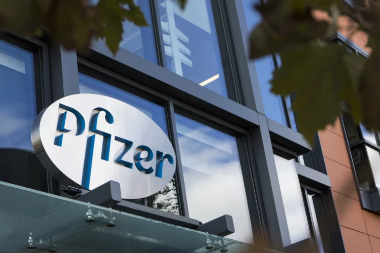 Италия намерена подать иск на компанию Pfizer из-за задержки поставок вакцин - изображение 1