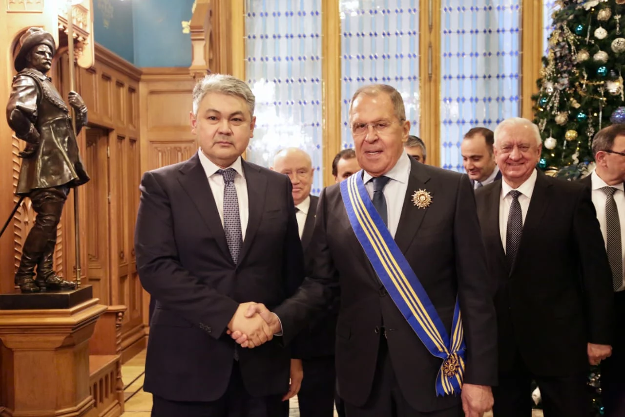 Изображение 1 для Лавров получил казахский орден