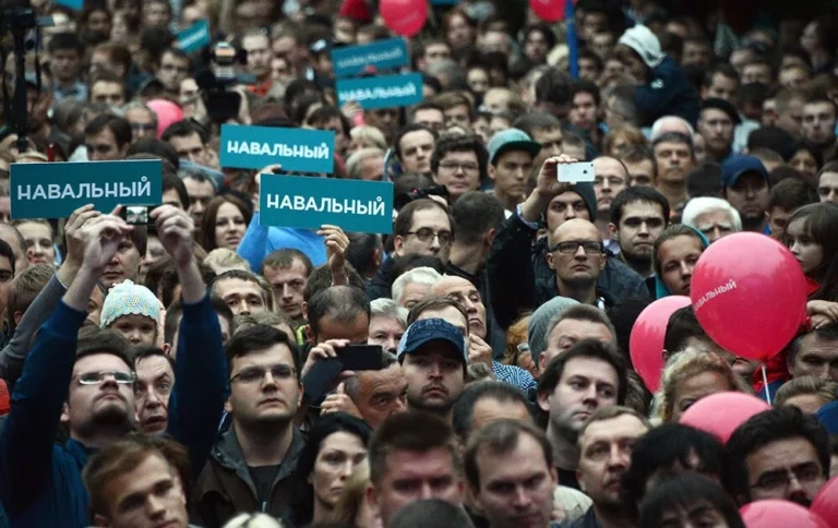 В разных городах России проходят задержания сторонников Навального - изображение 1