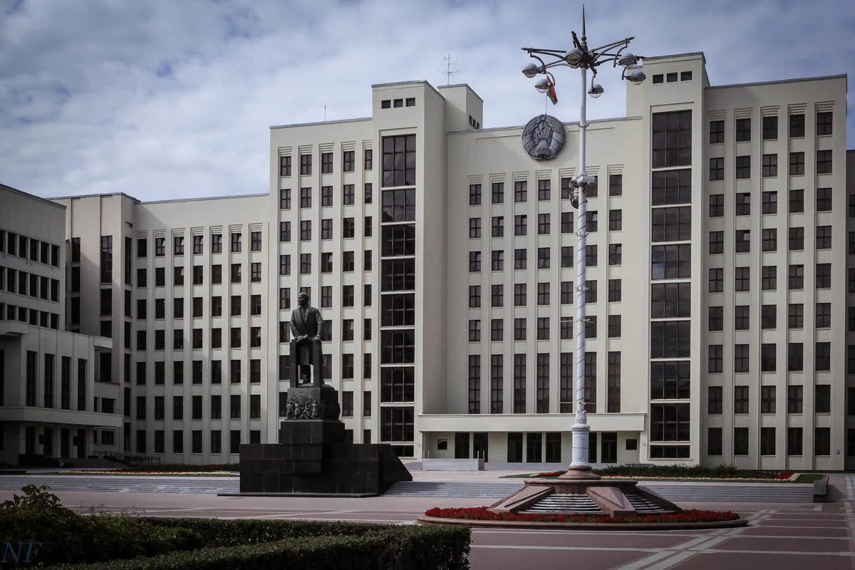 Изображение 1 для Мужчина совершил самосожжение у Дома правительства в Минске