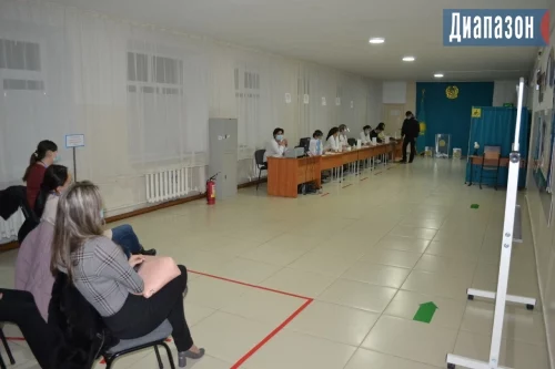 Изображение 1 для Наблюдатели призывают президента признать выборы незаконными