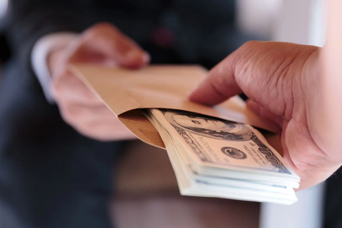 Изображение 1 для Чиновники минэнерго подозреваются в получении взяток