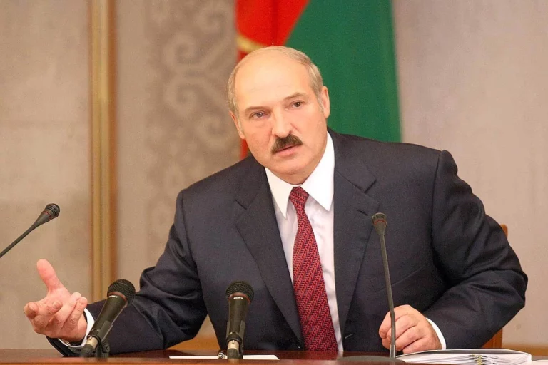 Лукашенко оценил количество своих противников в Беларуси - изображение 1