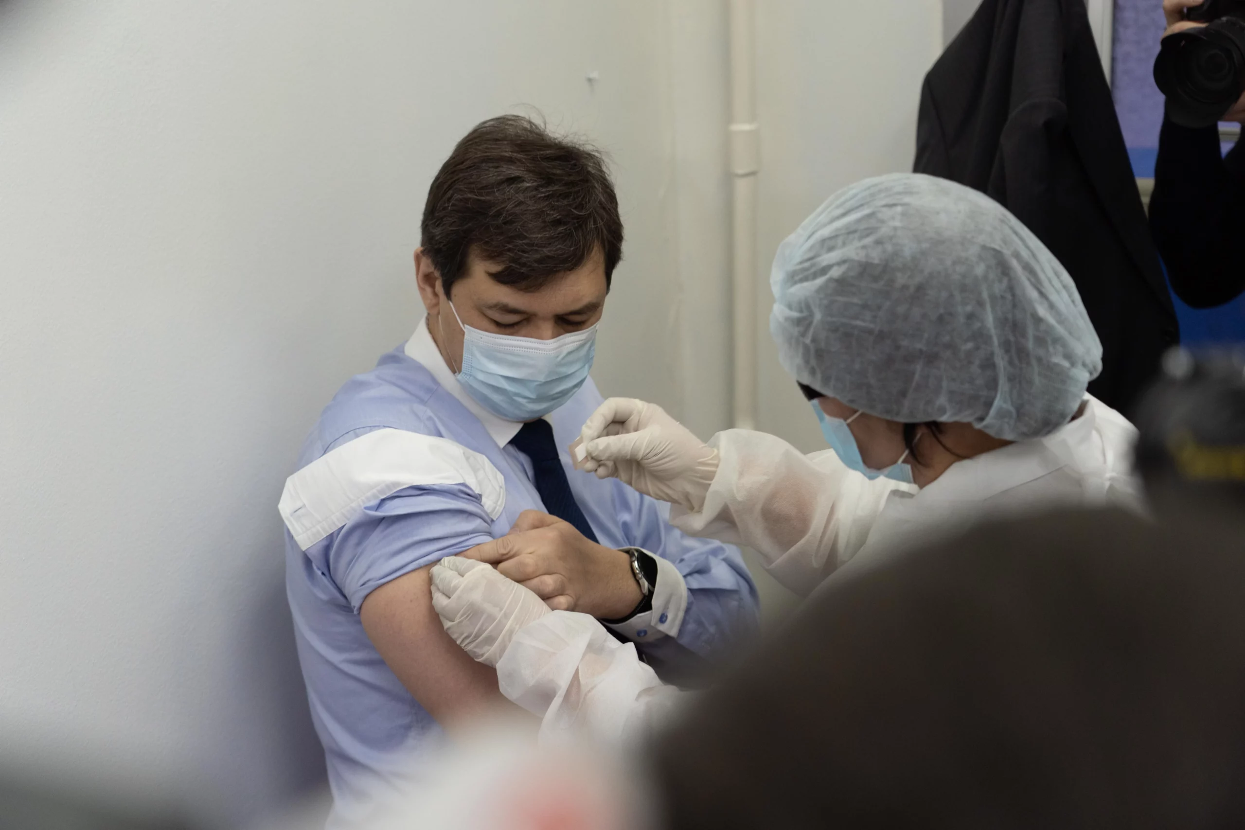 Изображение 1 для Вице-министр здравоохранения о вакцине: «никаких некомфортных ощущений я не испытываю»