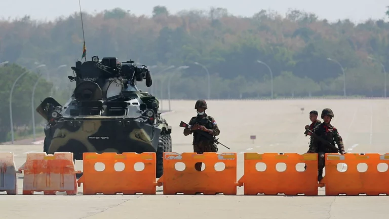 Военный переворот в Мьянме: от власти отстранены 11 министров - изображение 1