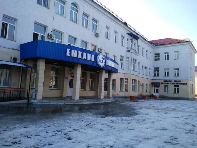 Медикам в Талдыкоргане грозят увольнением за отказ вакцинироваться - изображение 1