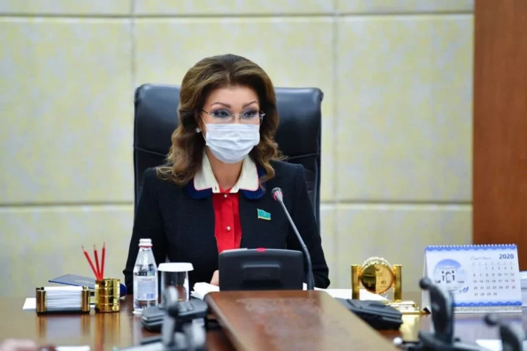 Дарига Назарбаева решила привиться «Спутником» - изображение 1