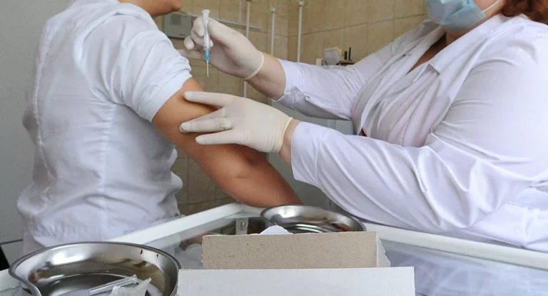 Более 700 медработников Нур-Султана получили вакцины от коронавируса - изображение 1