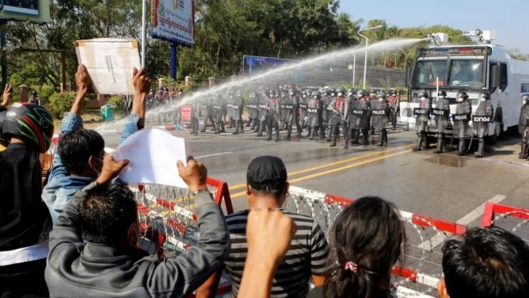 Шесть человек получили ранения в ходе протестов в Мьянме - изображение 1