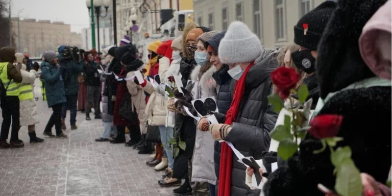 В России прошла акция в поддержку Юлии Навальной и политзаключенных - изображение 1