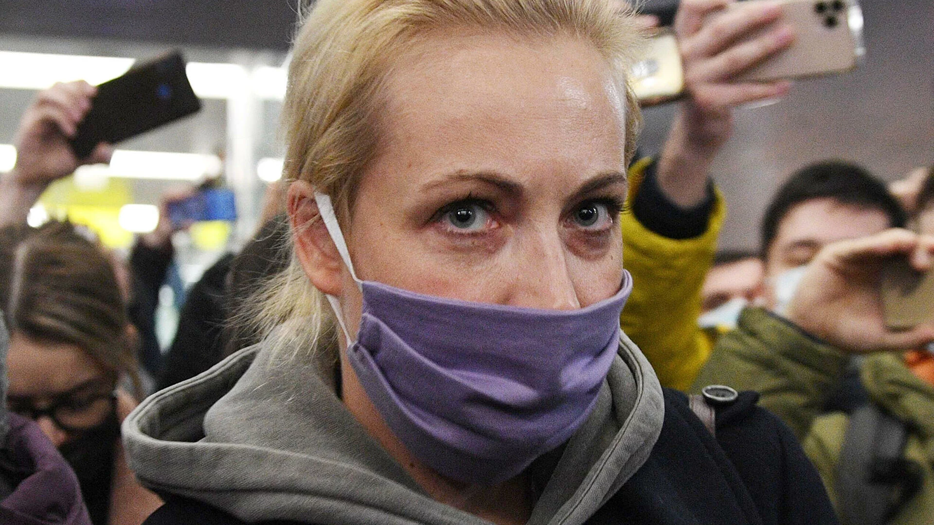 Изображение 1 для Юлия Навальная вернулась в Москву