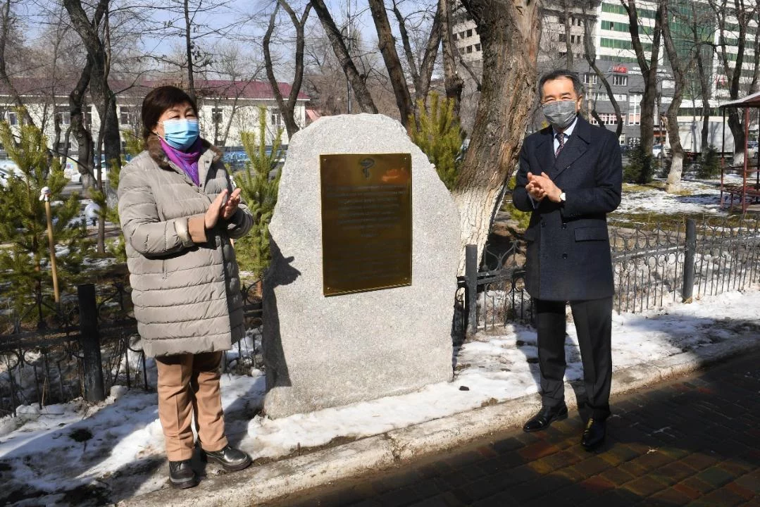 Изображение 1 для В Алматы установят памятник врачам, боровшимся с ковидом