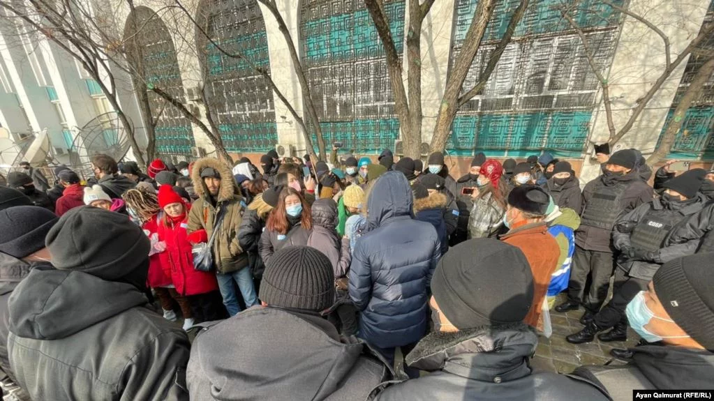 Изображение 1 для Омбудсмен считает многочасовое удержание митингующих на морозе рекомендацией ОБСЕ