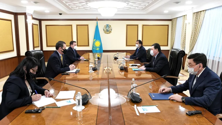 Мамин обсудил с руководством «Шеврона» перспективы взаимодействия в сфере нефтедобычи - изображение 1