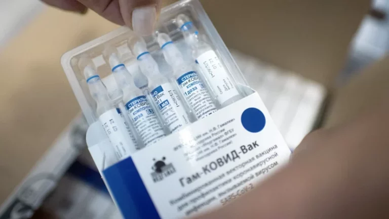 Российская вакцина стала причиной международного скандала - изображение 1