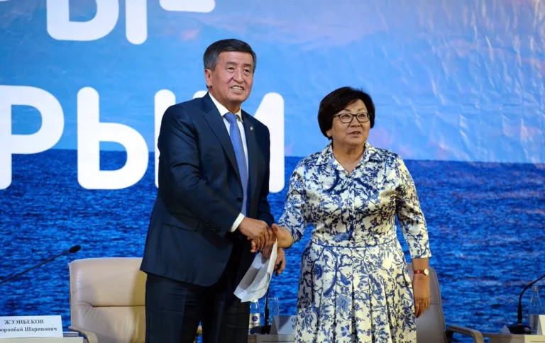 В Кыргызстане продолжается сбор подписей за лишение статуса двух экс-президентов страны - изображение 1