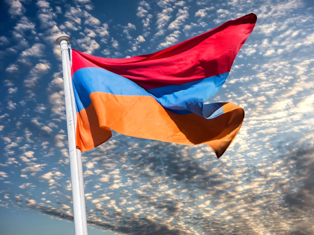 Изображение 1 для Армянская оппозиция призывает отменить, введенное военное положение в стране