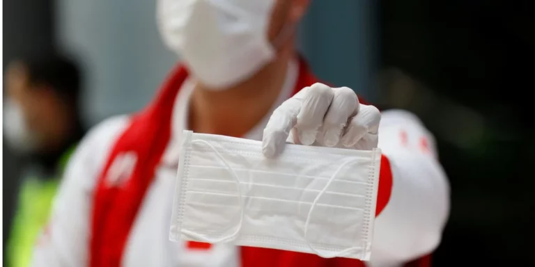 Акима Усть-Каменогорска и чемпионку Ольгу Рыпакову оштрафовали за нарушение масочного режима - изображение 1