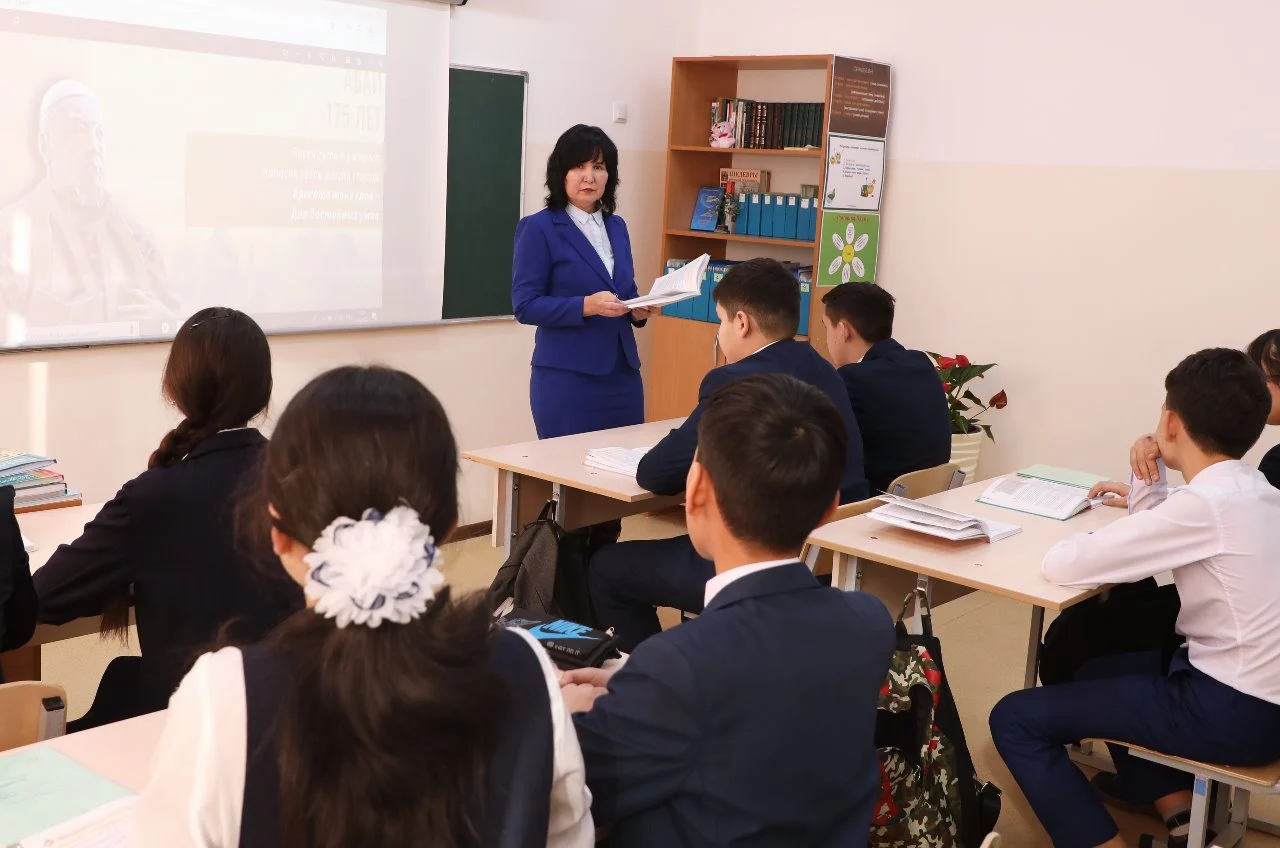 Изображение 1 для Учителя по-прежнему получают чуть ли не меньше всех