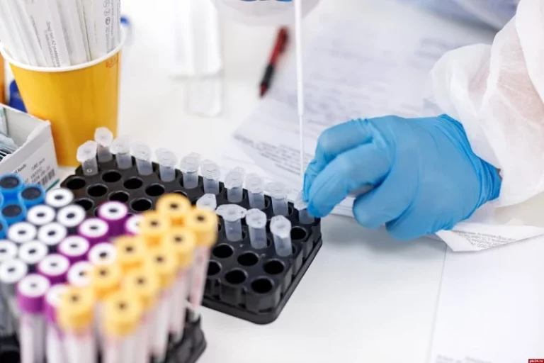 В России запустили производство третьей вакцины «КовиВак» - изображение 1