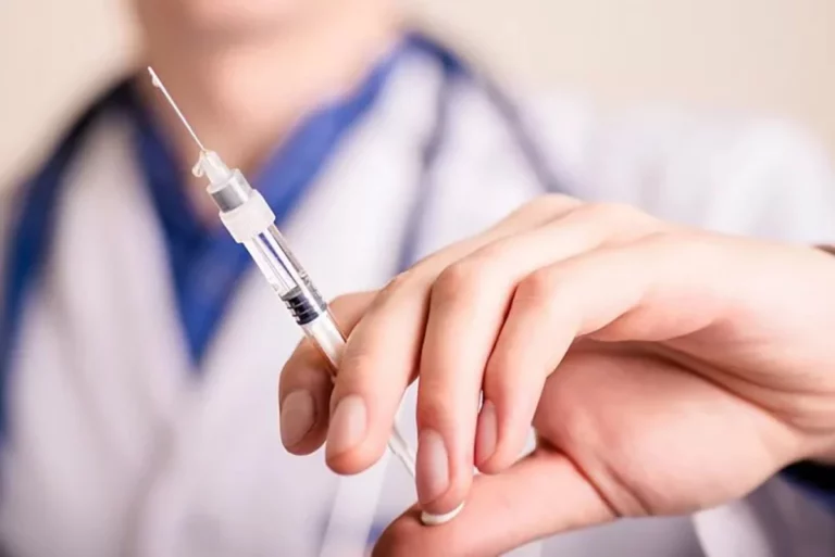 В Кыргызстане обвинили журналистов в медленной вакцинации в стране - изображение 1