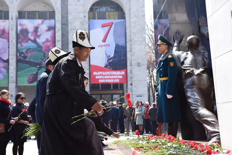 Апрельские события в Кыргызстане: Жапаров обратился к народу - изображение 1