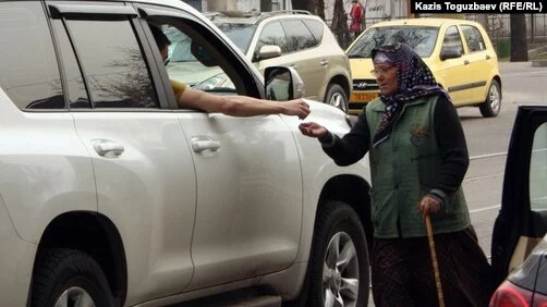 Изображение 1 для Бедных стало больше, а элита все богатеет