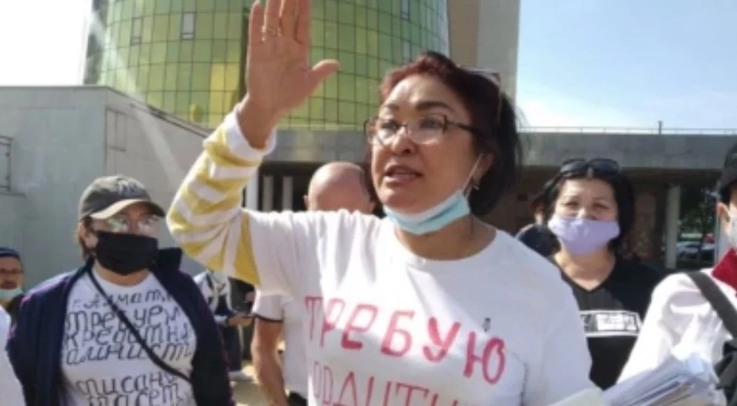 Изображение 1 для В Алматы протестующие собирают ночевать у здания агентства по финнадзору