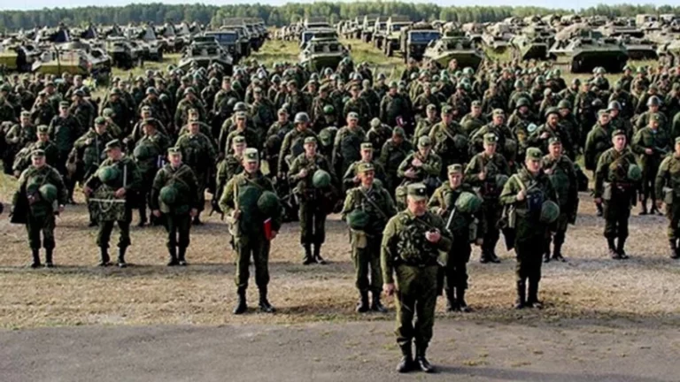 Россия разместила на границе с Украиной и в Крыму свыше 80 000 военных - изображение 1