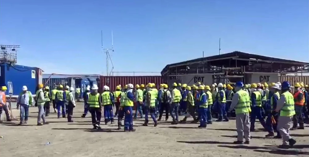 Изображение 1 для Нефтяники отказываются от вакцинации, боясь потерять надбавки