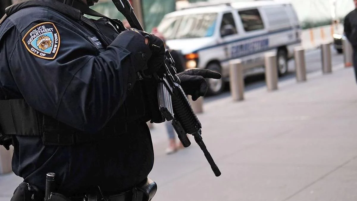 Изображение 1 для В США ожидаются массовые беспорядки: полиция переведена на 12-часовую смену