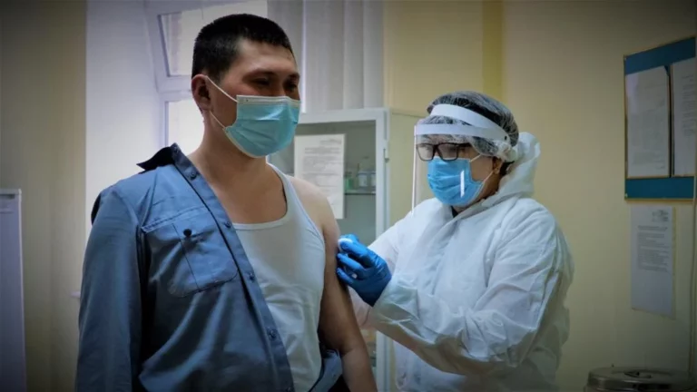 Участковых полицейских Акмолинской области принуждают вакцинироваться от COVID-19 - изображение 1