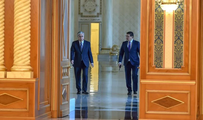 Изображение 1 для Токаев получил второй компонент «Спутника V»