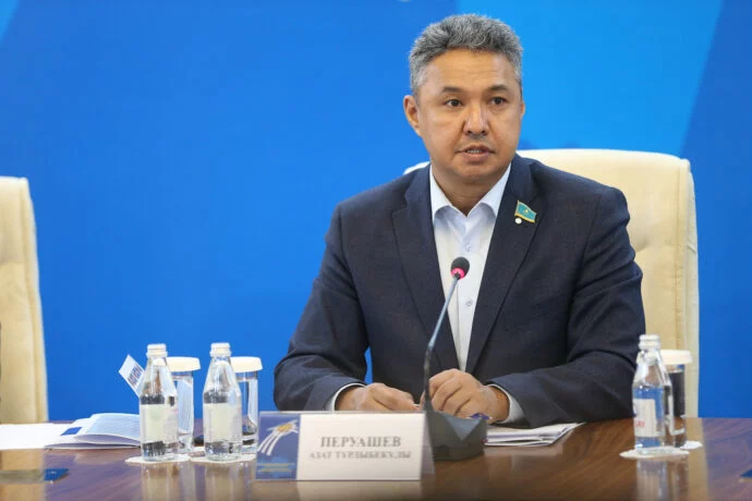 Изображение 1 для Перушаев жестко высказался о работе Минздрава: «Выписывают себе премии по 15 млн. тенге»