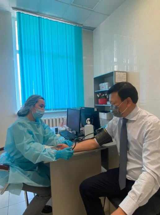 Изображение 1 для Алексей Цой получил вторую дозу отечественной вакцины