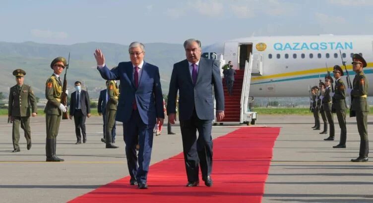 Изображение 1 для Токаев прибыл в Таджикистан