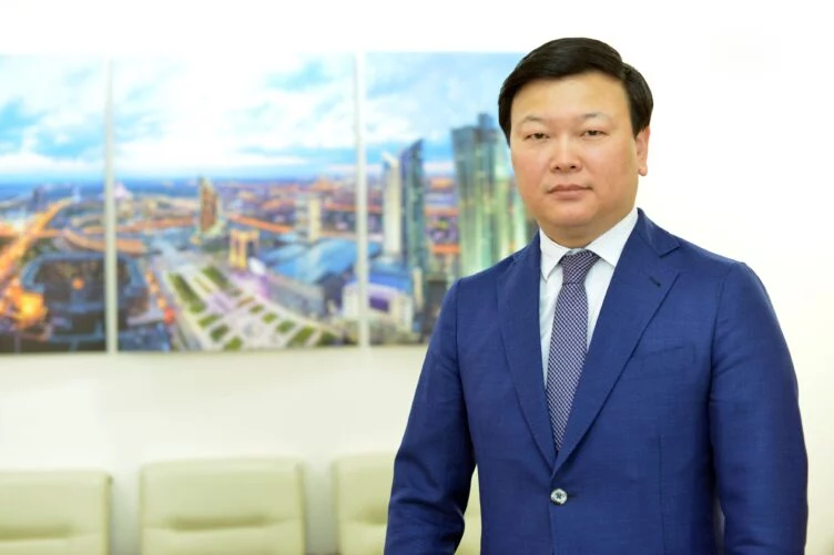 Изображение 1 для Почему Казахстан закупает зарубежные вакцины, объяснил глава Минздрава